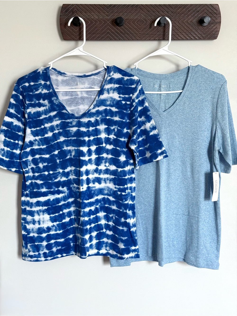 Chico’s Bundle of 2 Faye Elbow Top Short Sleeve V-neck Tee Blue Tie Dye 2 Large